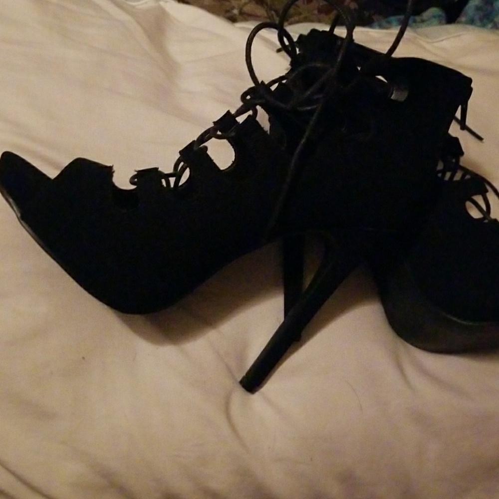 Heels - Picture 6 of 7